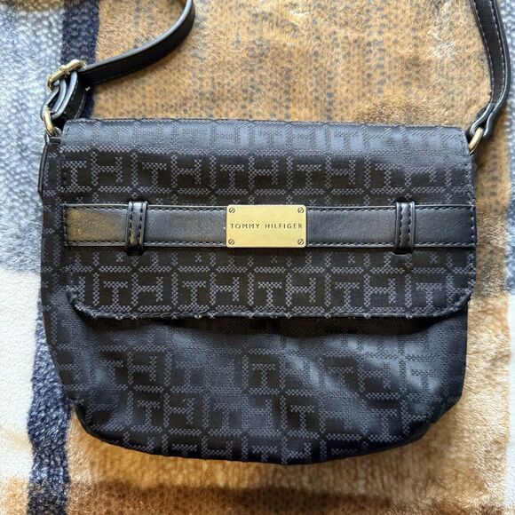TOMMY HILFIGER Front Flap Crossbody Handbag Black with Logo - Picture 1 of 4